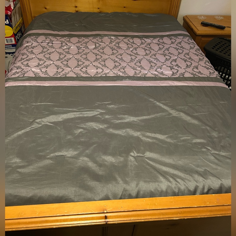 Comforter with skirt Queen